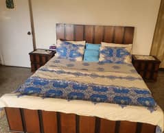 1 king bed , 2 side table , 1 hanging dressing table