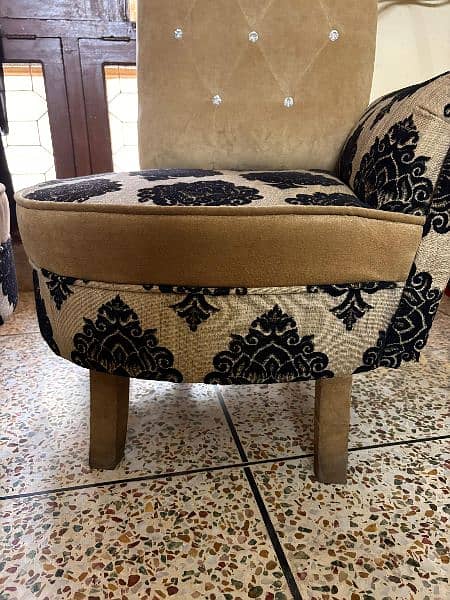 Chairs and table set 4