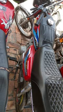 Honda 125 Red Color
