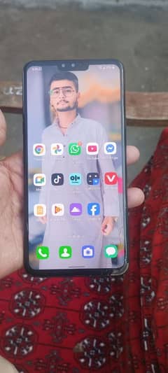 LG v40