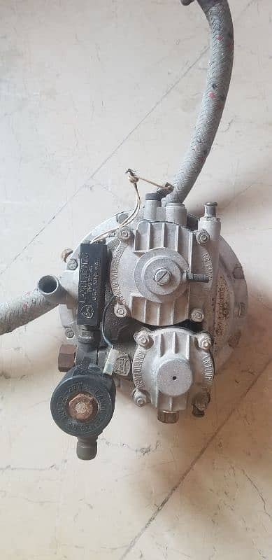 CNG cylinder with kit 1