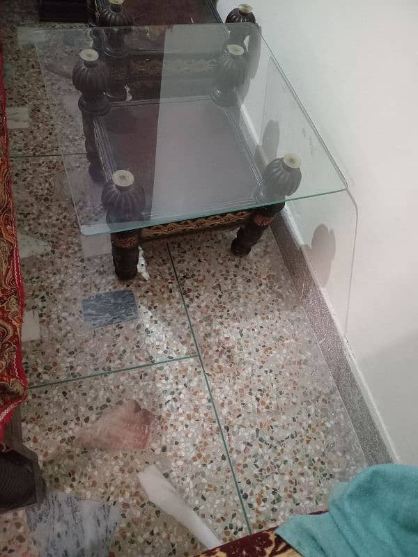 1 big and 2 small tables good condition 0