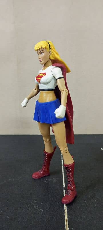 Classics Super Heroes  DCUC Supergirl Action Figure 2