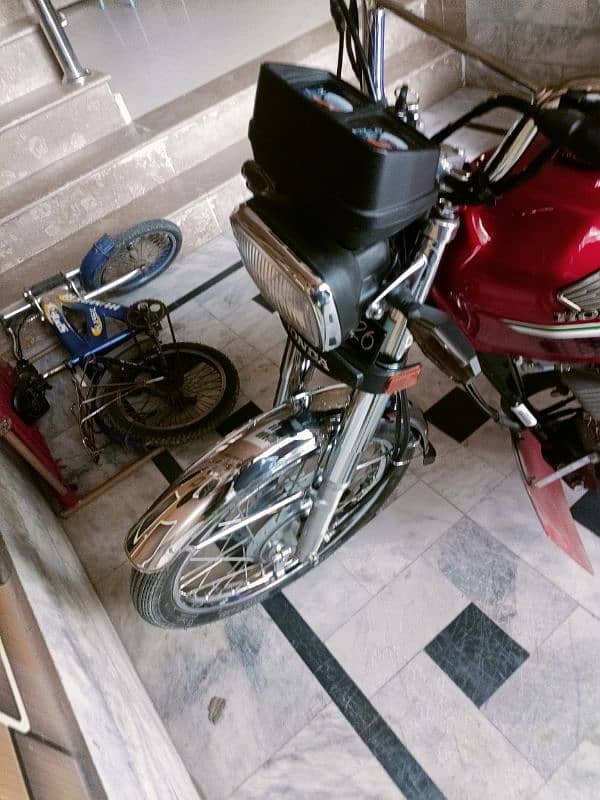 New condition slightly used no rust on any part like new bike 1