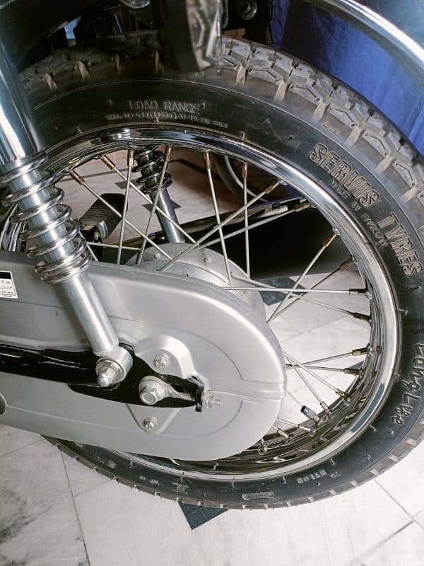 New condition slightly used no rust on any part like new bike 6