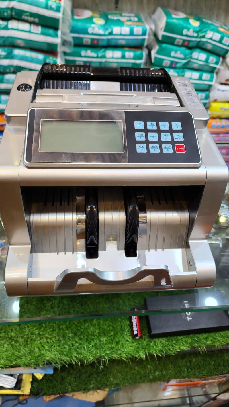Cash counting machine with fake note detection 0