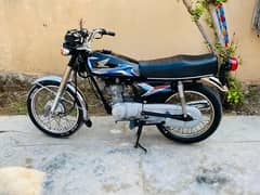 Honda CG 125 2022/ urgent sale mery pas 2 honda hain jo mrzi khreedy