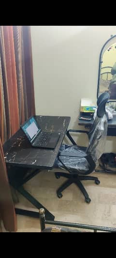 computer table and chair