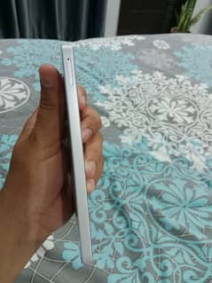 A16.4gb.  128gb.   03088880891