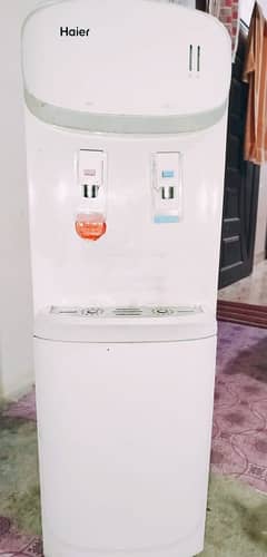 Dispenser attached mini fridge
