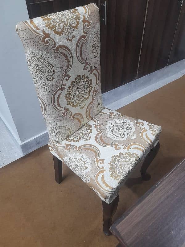 dining table with chairs, used but new in condition 5