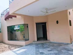 10 Marla Slightly Used Stunning Bungalow For Sale