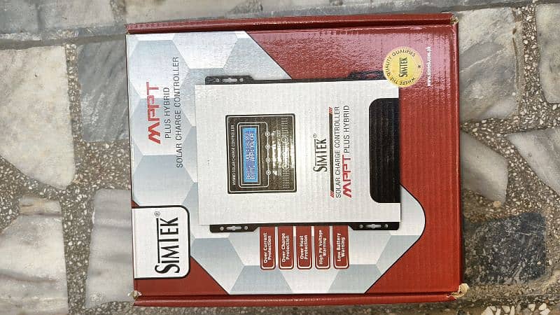 Simtek MPPT solar charge controller hybrid 2
