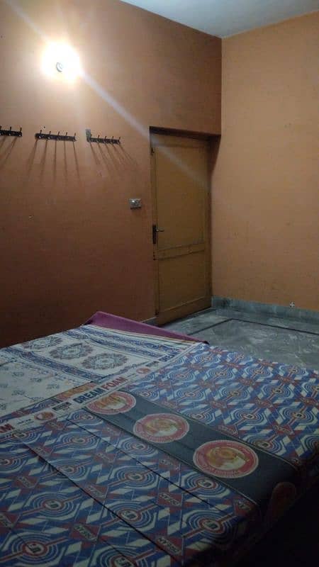 AC ROOM FOR RENT NEAR LYALLPUR GALLERIA CANAL  RD kashmir pul  fsd 4