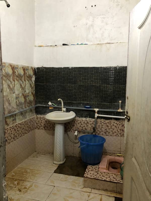 100 Square Yards Lower Portion Up For rent In Gulshan-e-Iqbal - Block 3 3