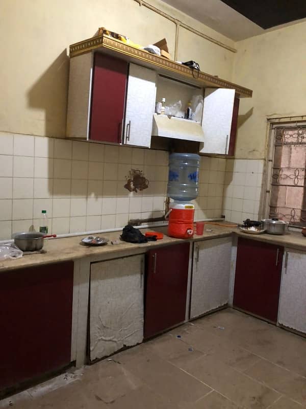 100 Square Yards Lower Portion Up For rent In Gulshan-e-Iqbal - Block 3 4