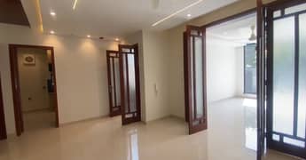 10 Marla Beautiful Solid Constructed House For SALE