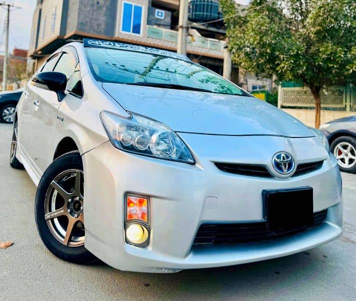 Toyota Prius 1.8 Panromic Sunroof n Soler Panel 1