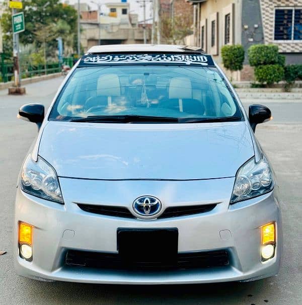 Toyota Prius 1.8 Panromic Sunroof n Soler Panel 3
