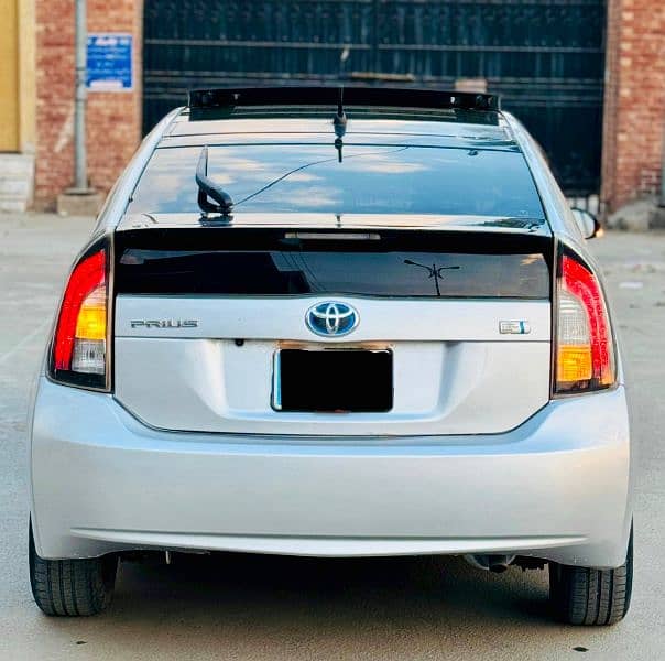 Toyota Prius 1.8 Panromic Sunroof n Soler Panel 4