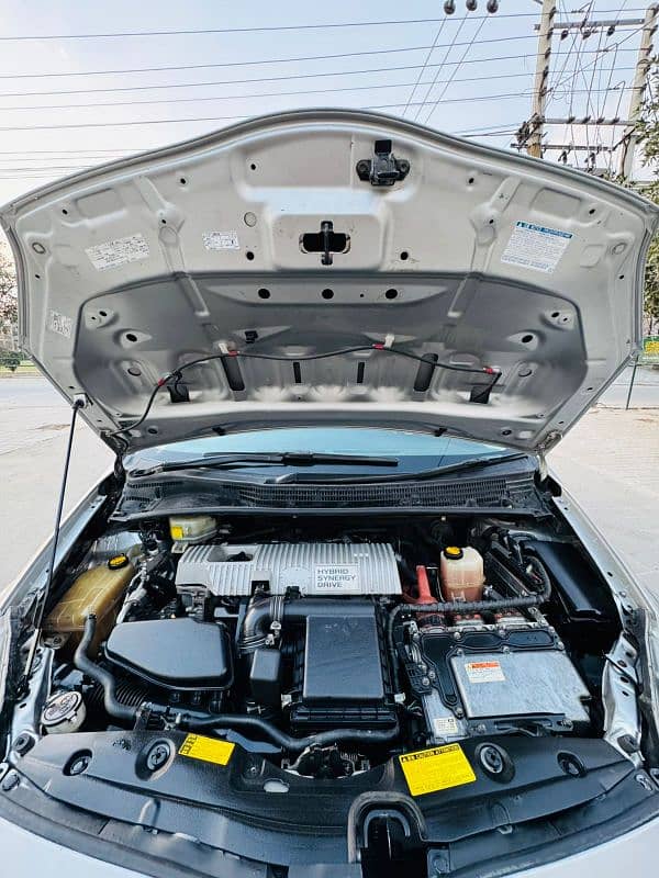 Toyota Prius 1.8 Panromic Sunroof n Soler Panel 9