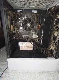 Ryzen 5 3600- 32gb ram- Msi Gaming x 1660ti - 24 inch ips borderless