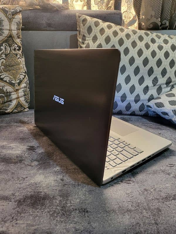 Asus notebook core i7 HQ processor 2gb Nvidia Geforce GTX 850M 7