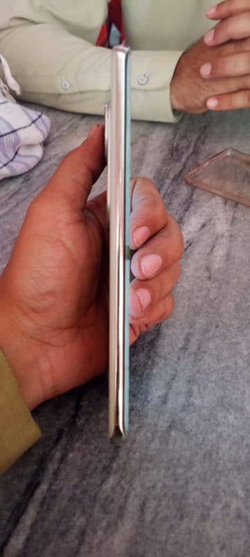 10/10 condition 3 month use vivo v40e 1