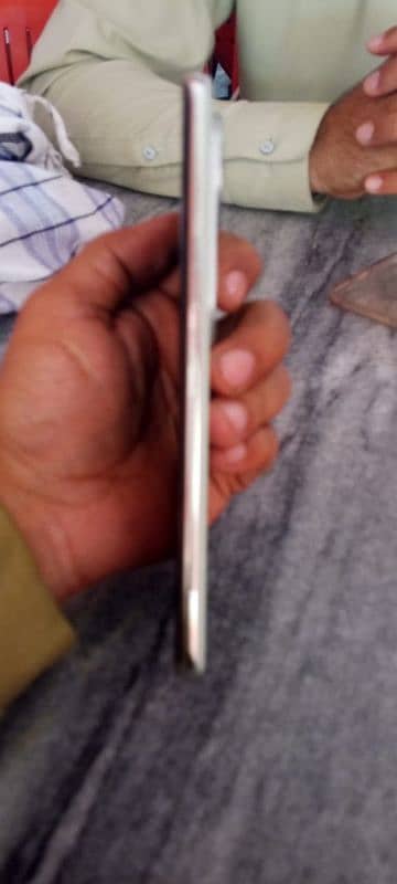 10/10 condition 3 month use vivo v40e 3