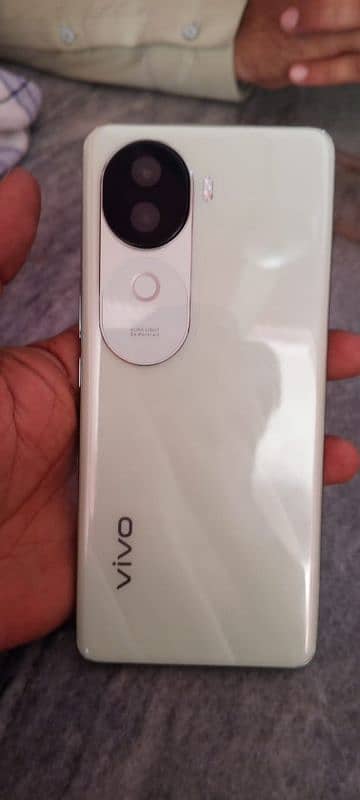 10/10 condition 3 month use vivo v40e 4