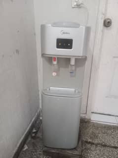 Midea dispenser with Refrigerator