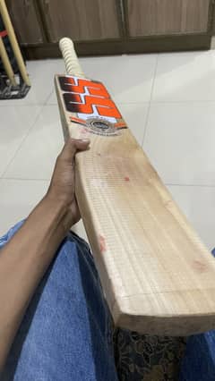 SS GLADIATOR  ENGLISH WILLOW BAT   10/9.5. 3 to 4 time used