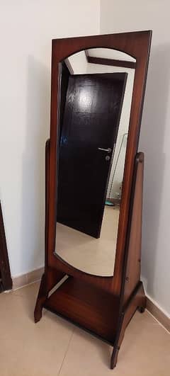 Stand mirror