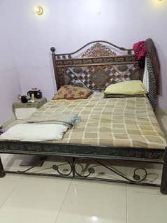 Double bed king size without mattress