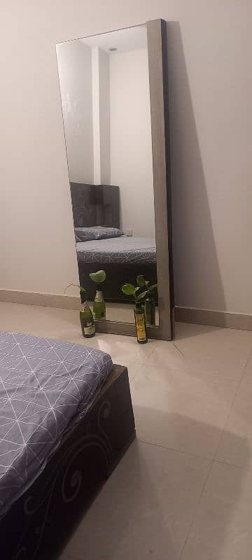 King size bed n two side table with full mirror 0