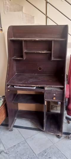 computer table with chairs