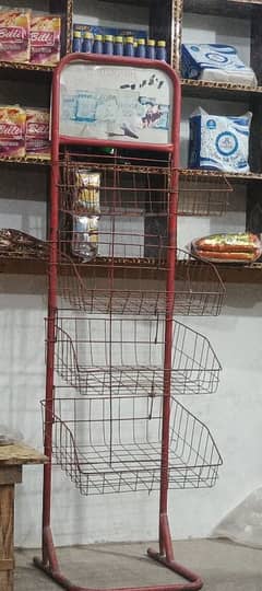 lays stand