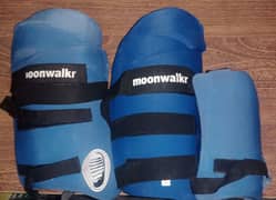 MOONWALKR