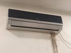 two ton gree inverter ac for sell problem gas leakage