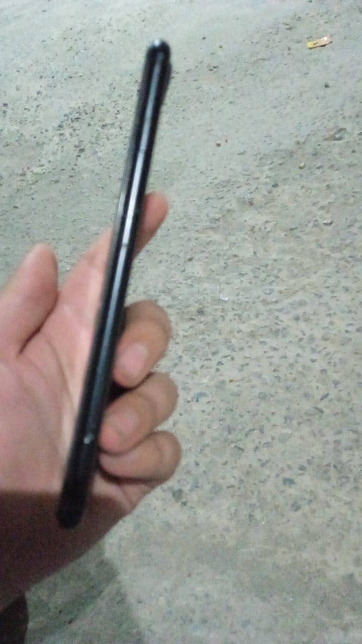 I phone 7 plus black color and bypass and 10/9 condition  and BH75 2