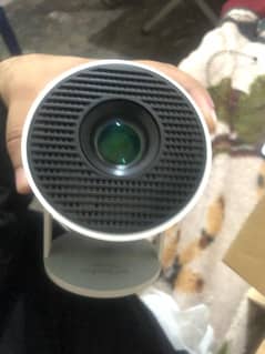 Megcubic hy300 pro projector