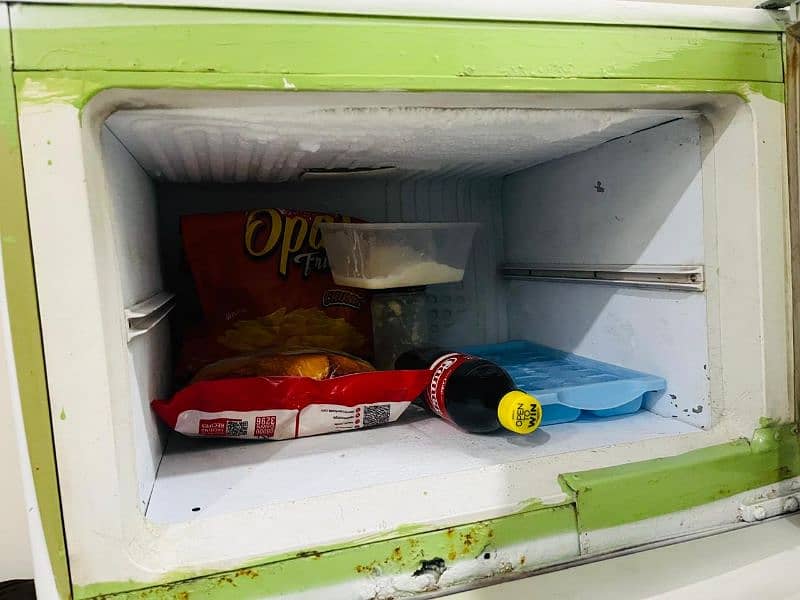 Pel Medium Size Refrigrator with Orignal Compressor in good Condtion 6