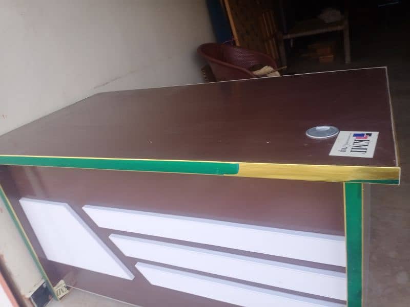 office table with computer reeling 1