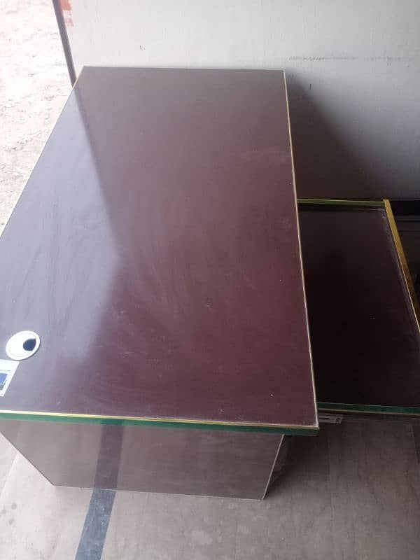 office table with computer reeling 4