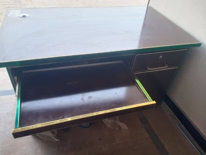 office table with computer reeling 5