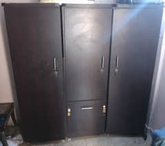 3 doors wardrobe/cupboard with 2 drawers