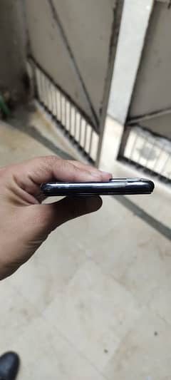 v20 8/128 with box and original charger