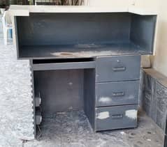 Wooden counter woth carbon fiber separate top