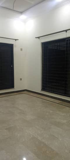 1 KANAL UPPER PORTION IS AVAILABLE FOR RENT IN IEP TOWN