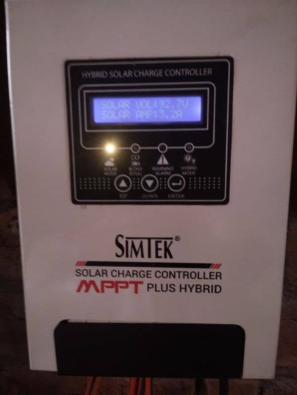 simtek hybrid mppt solor charge controller 1